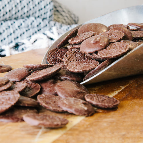 70% Belize Couverture Chips 1 Kilo – Dick Taylor Craft Chocolate