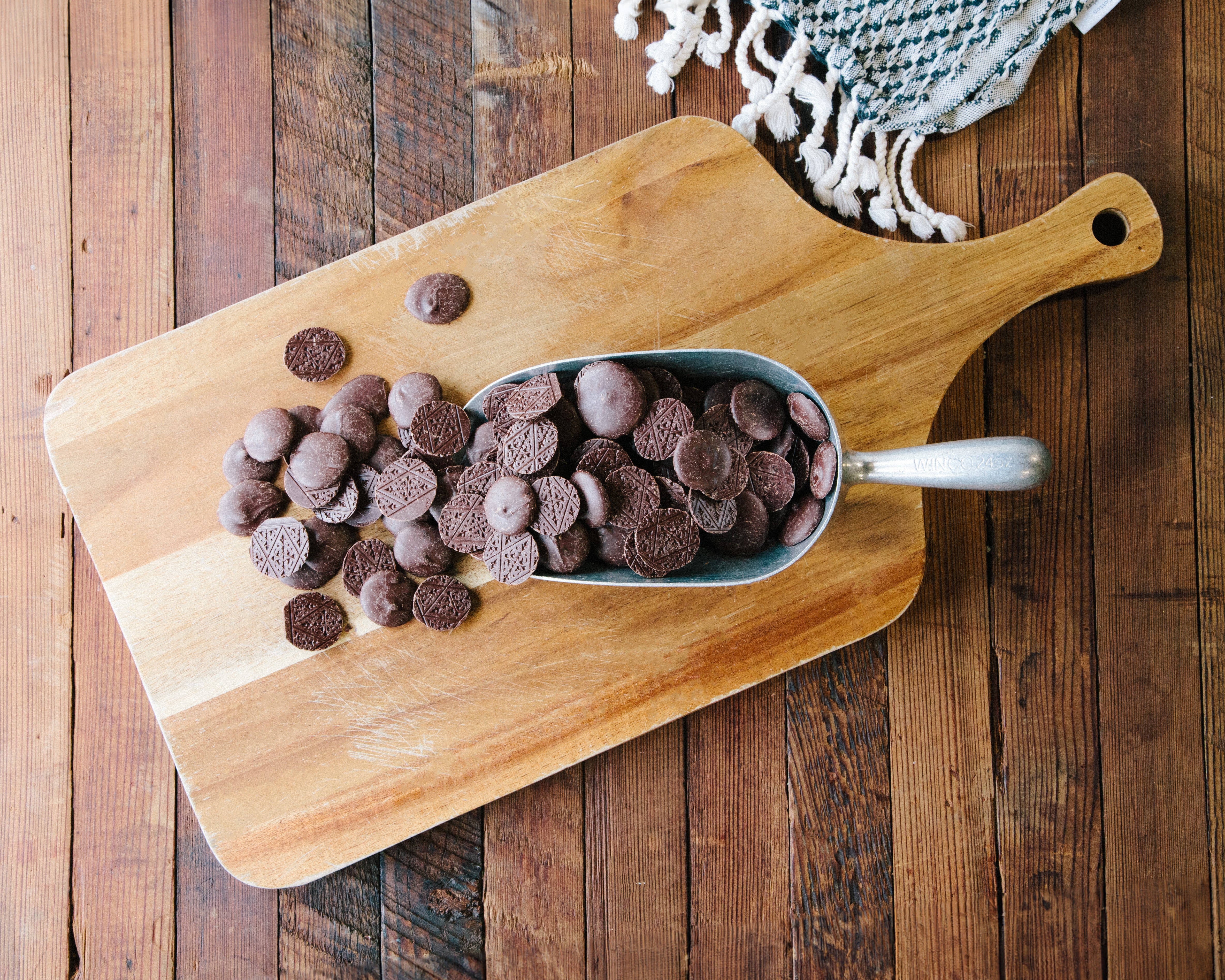 70% Belize Couverture Chips 1 Kilo – Dick Taylor Craft Chocolate